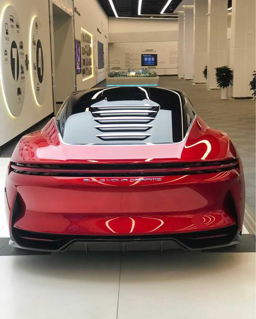 不知道看到先吉利一步,造出中国第一款纯电动跑车的王传福会作何感想.