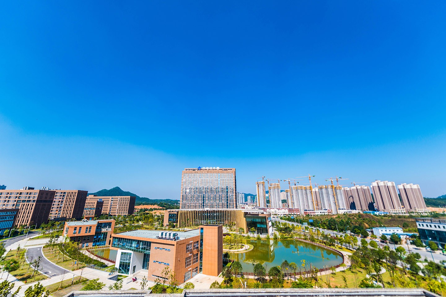 预计到2022年,长沙软件和信息技术服务业营业收入将突破1500亿元,从业