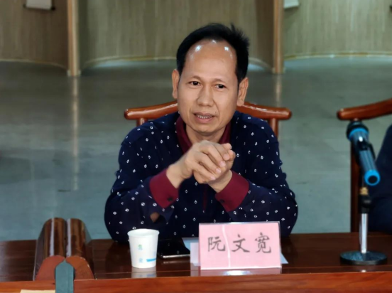 国药药材陈彦霖董事长参观湛江中医药博物馆和中草药园