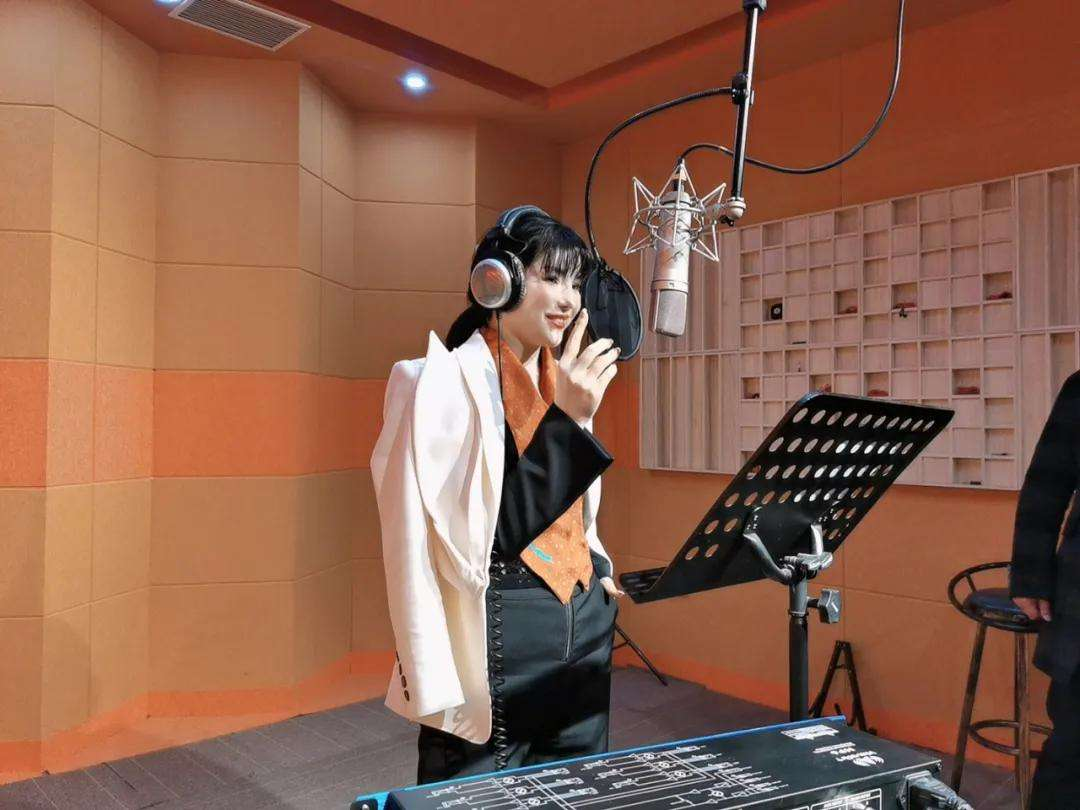 敏涵控股集团董事长刘敏唱响敏涵之歌打造世界敏涵