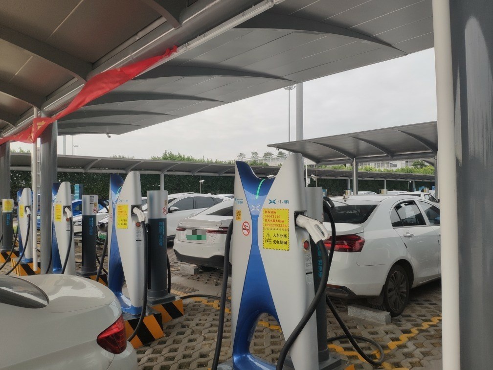 61特来电300001广州白云机场充电站电动汽车越来越多相信充电桩春天