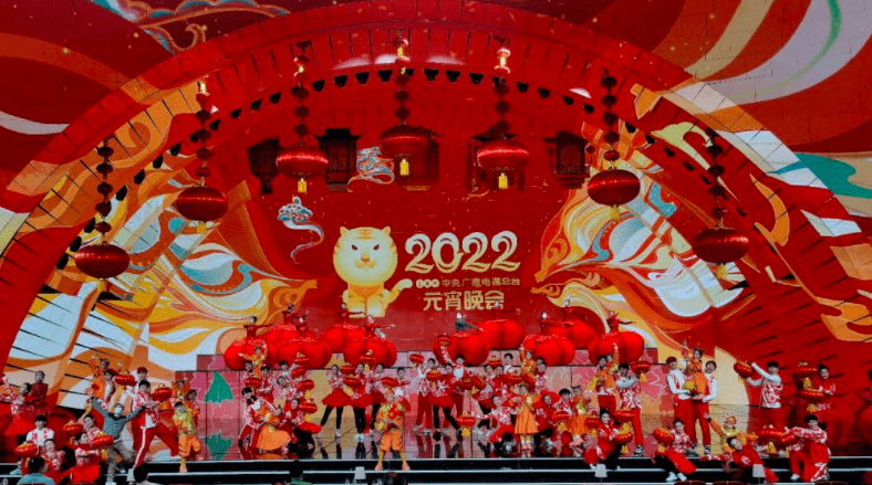 2022年元宵晚会上不可缺少的是人气爆棚的2022北京冬奥会吉祥物冰墩墩