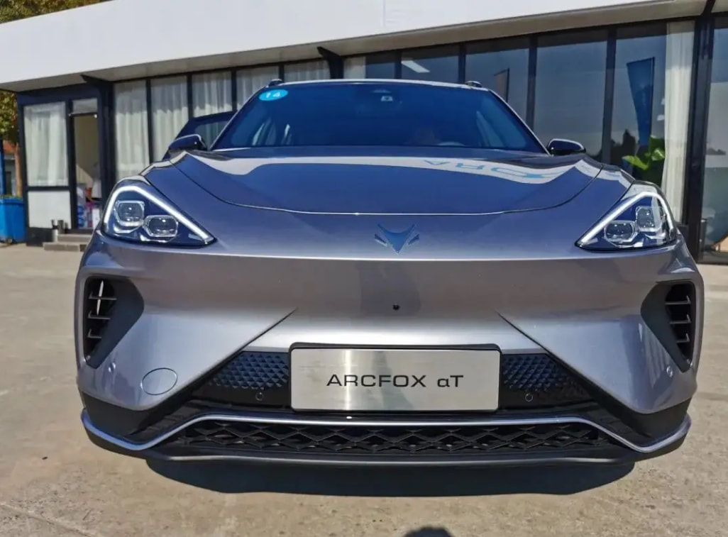 北汽蓝谷sh600733极狐在创品牌这个品牌是顽强拼搏勇攀高峰的品牌