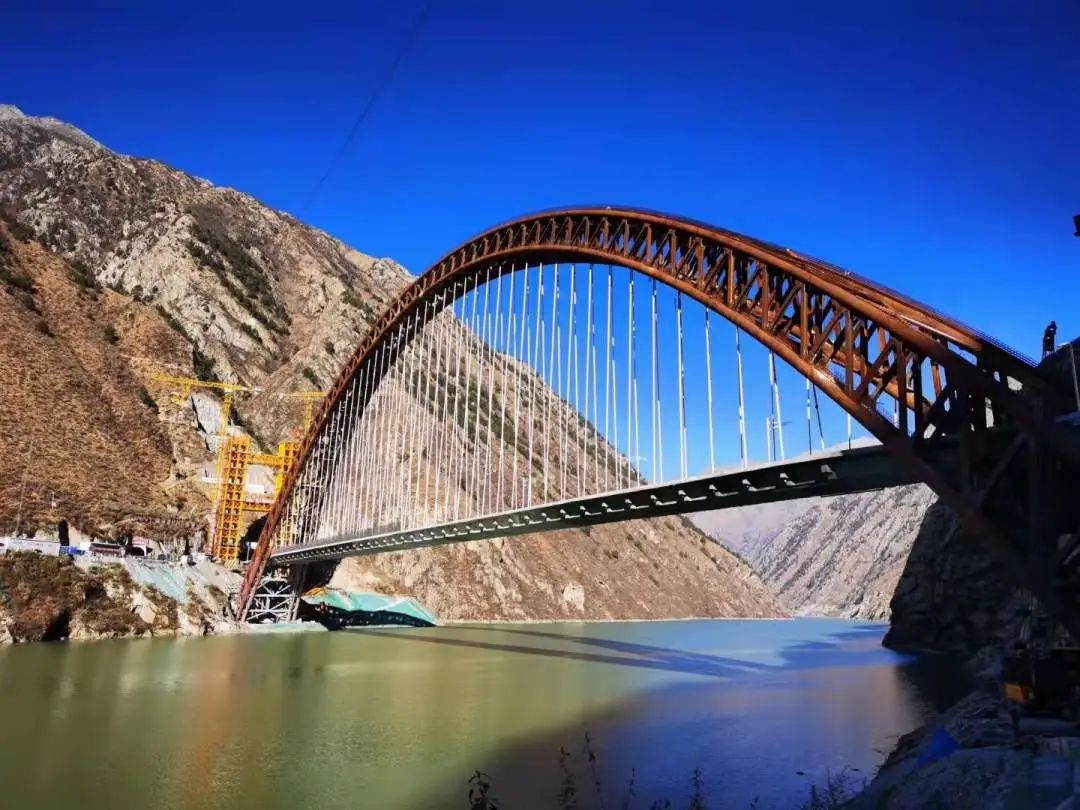 工作完成,中铁工业参建的拉林铁路藏木雅鲁藏布江特大桥获铁路桥奖