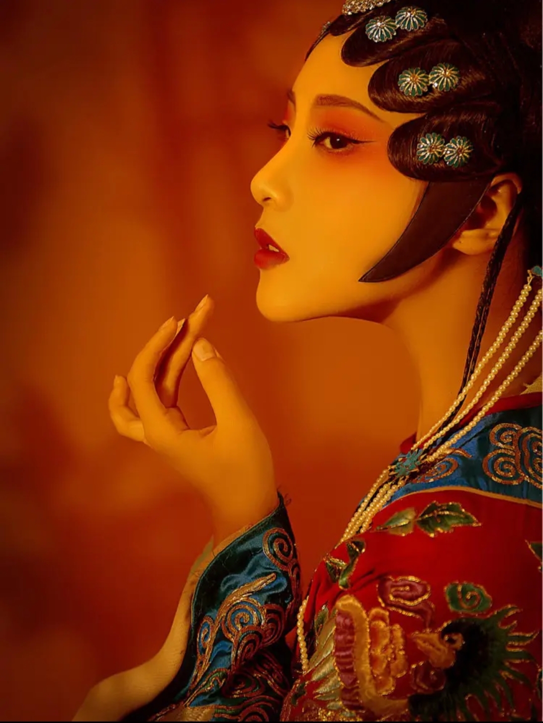 美人画卷千红一窟万艳同杯