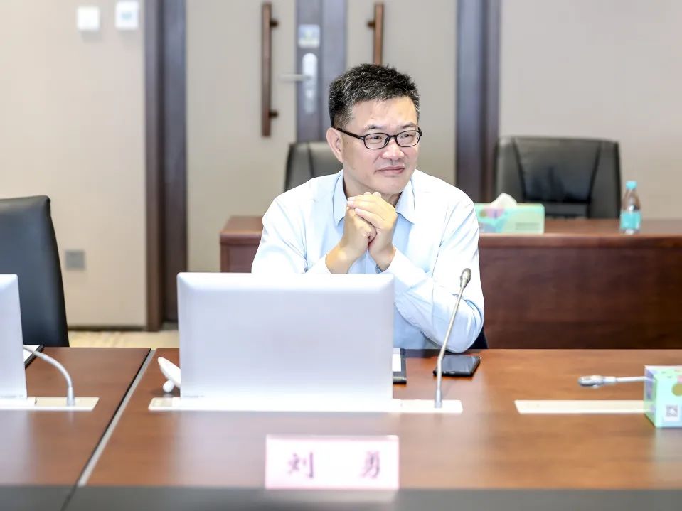 国药控股总裁刘勇表示:"新冠疫情发生以来,国药控股全力践行医药央企