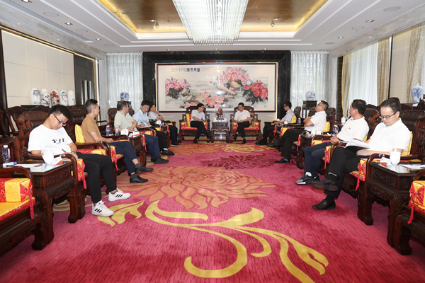 西宁市二级巡视员经开区生物园区党委书记管委会主任金峰一行到康美