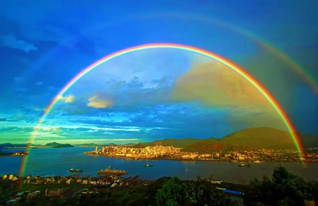 风雨过后何时见彩虹