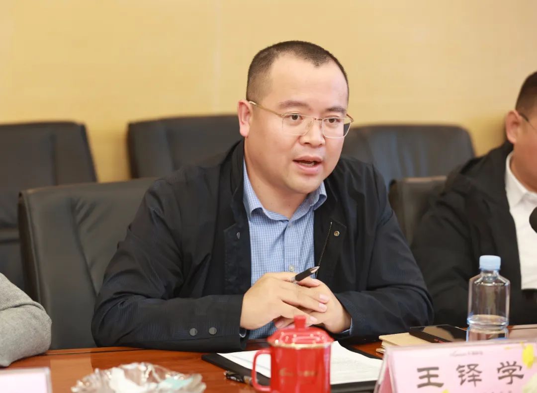 陈虎林表示,带量采购政策落地之前,我国原料药对应制