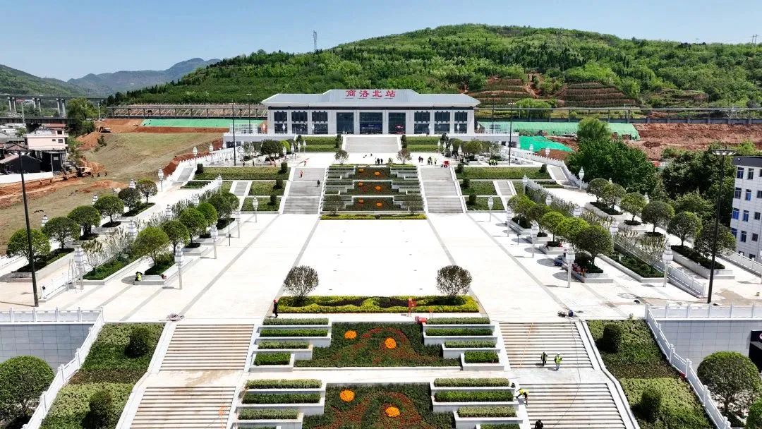 陕建承建的商洛北客站项目建成投用4月29日西安商洛城际列车首列开通