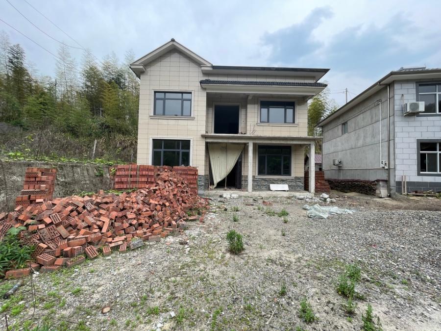 特价捡漏!杭州富阳区一农村自建房在阿里资产拍卖