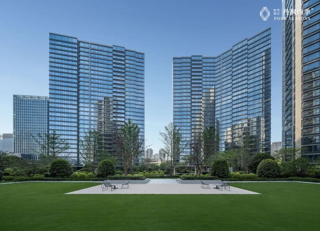 家期如约遇见家的n种色彩丨丹枫四季盛大交付用品质书写生活滨江集团