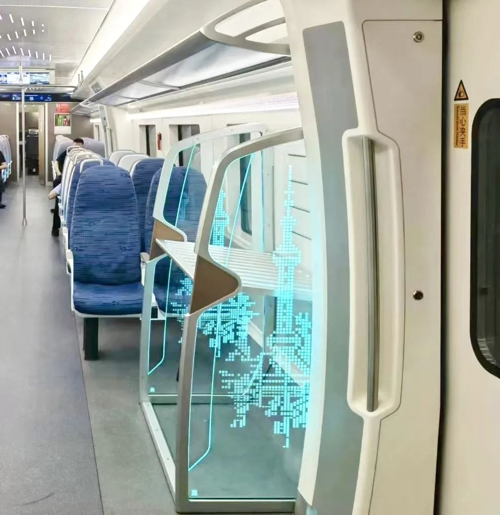 国内首款市域c型动车组亮相