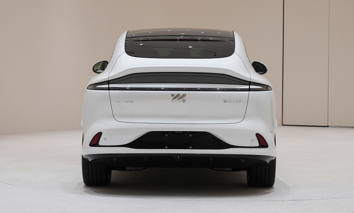 上汽智己ls6实车现身零百3秒级极速比modely还快