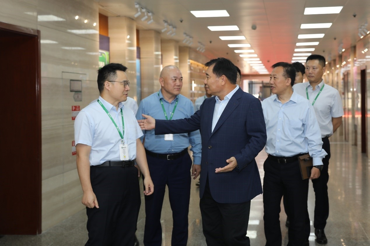 张近东探访ao史密斯中国总部加速重振苏宁易购9月1日ao史密斯对外发