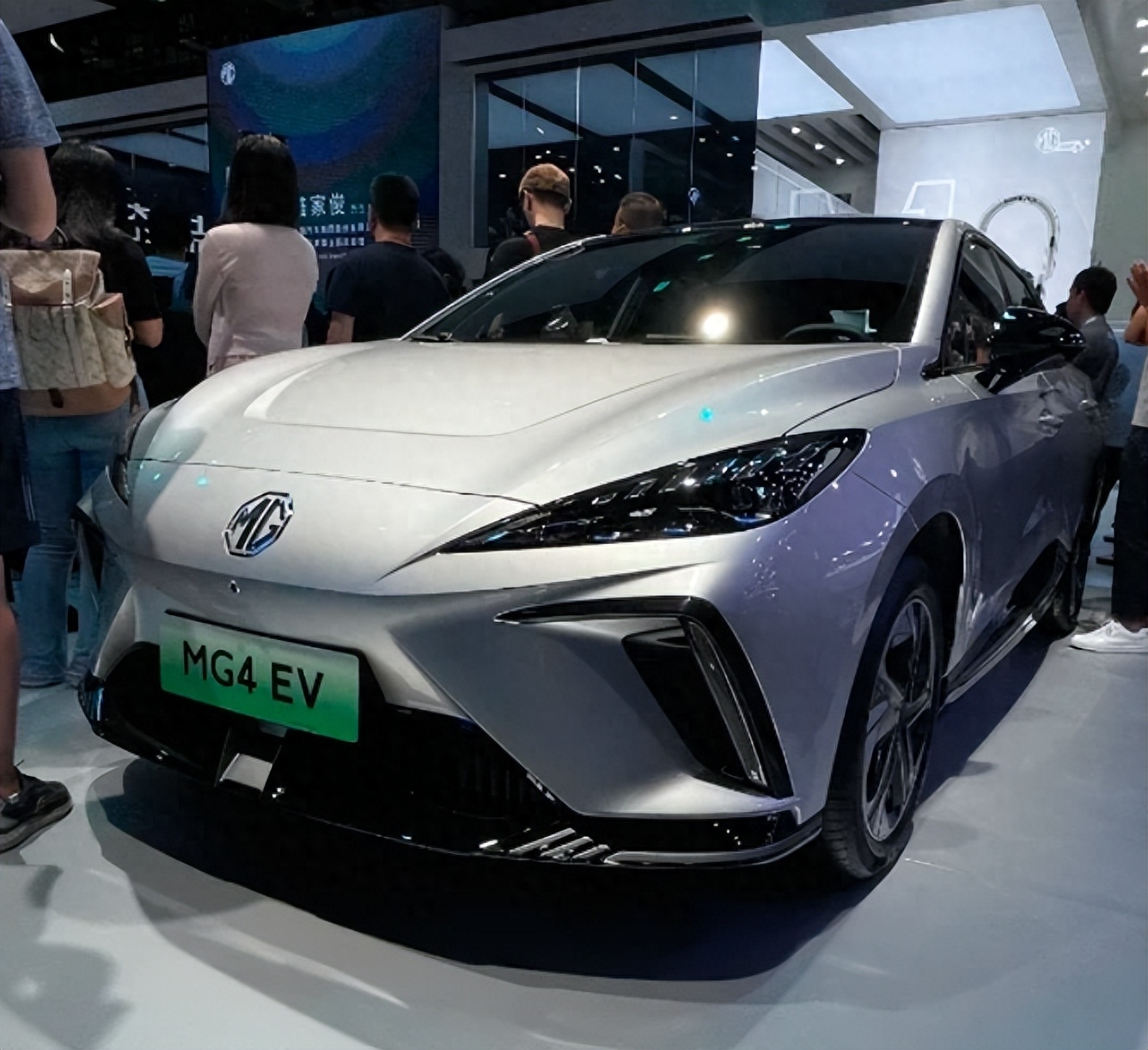 名爵mg4ev出海冠军版正式上市售1158万元续航里程为415公里