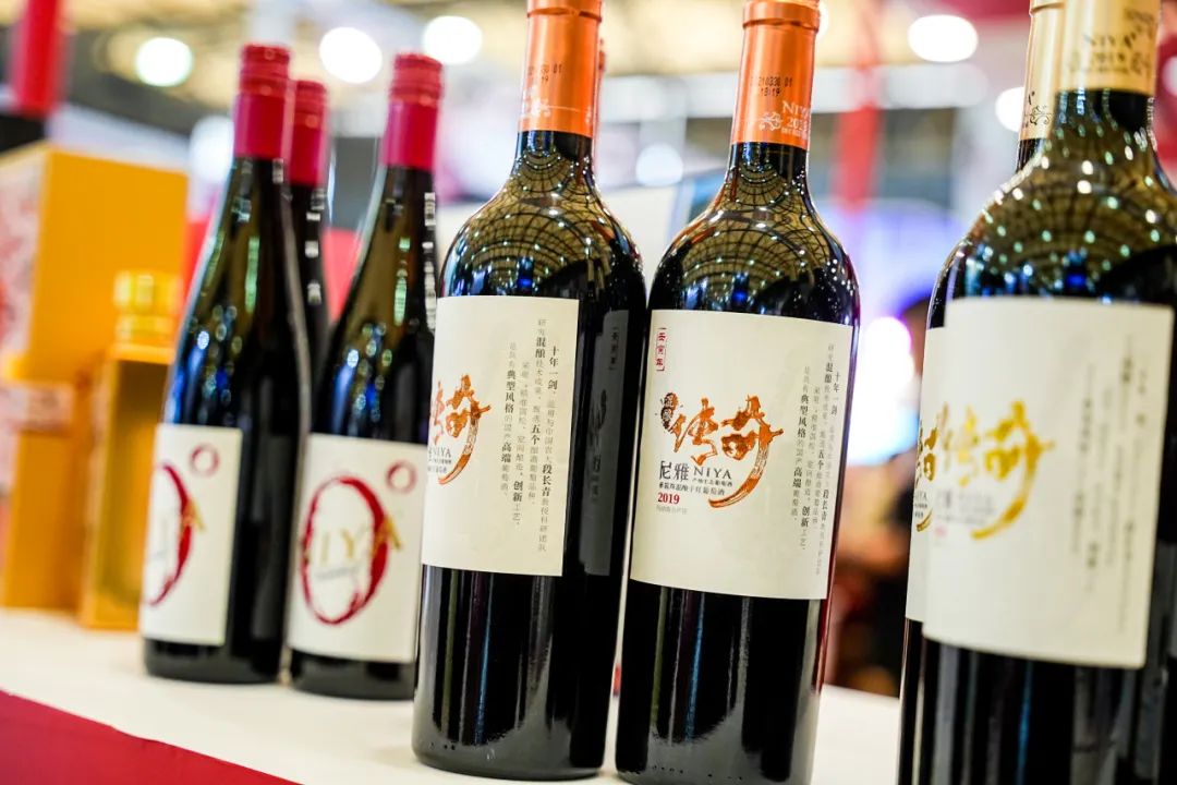 中信尼雅与新疆各酒企随ucw向上中国葡萄酒展团共同亮相酒展,旗下尼雅