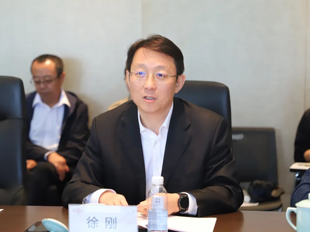 座谈会上众合科技董事长潘丽春对庆阳市政府领导一行的莅临表示热烈