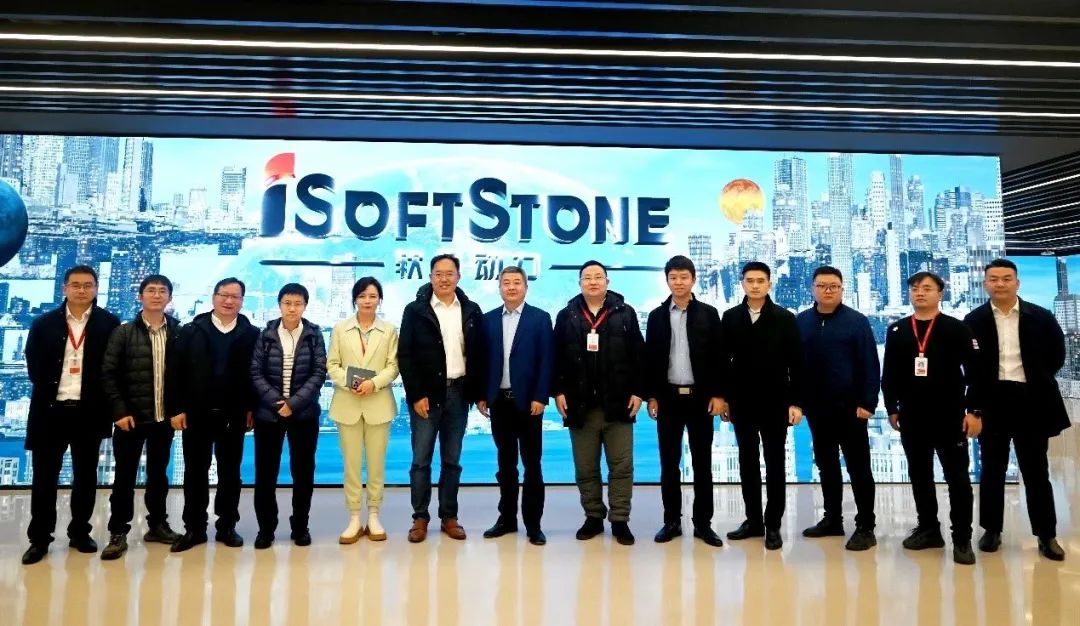 华为中国政企解决方案部副总裁董伟嗣一行赴软通动力考察交流洽谈合作