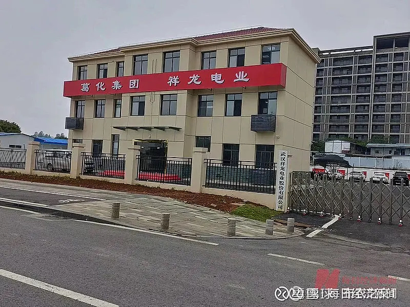 画栋朝飞南浦云,珠帘暮卷西山雨.滕王高阁临江渚,佩玉鸣鸾罢歌舞.