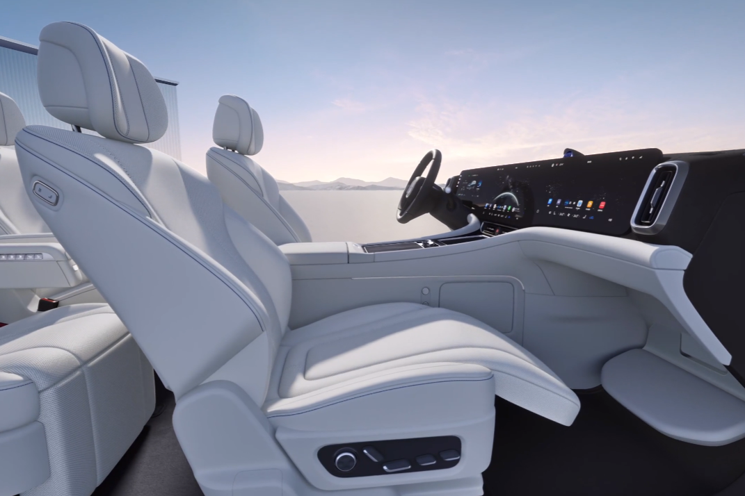 延锋锋与赛力斯汽车一起共创遥遥领先的全景智慧旗舰suv!