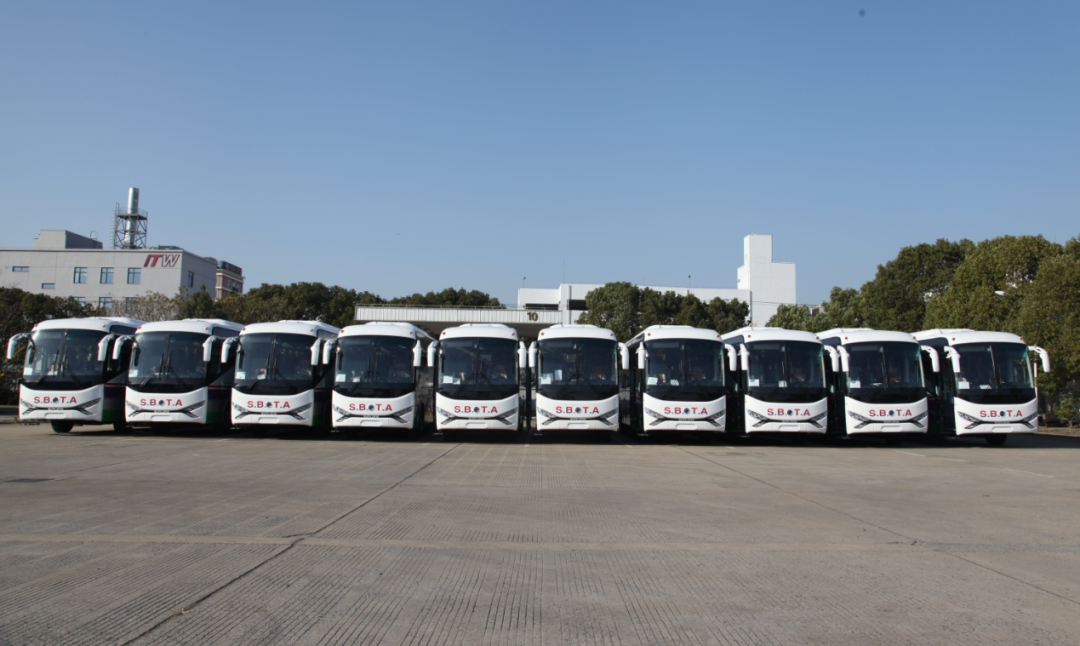 批量申龙客车发运科特迪瓦