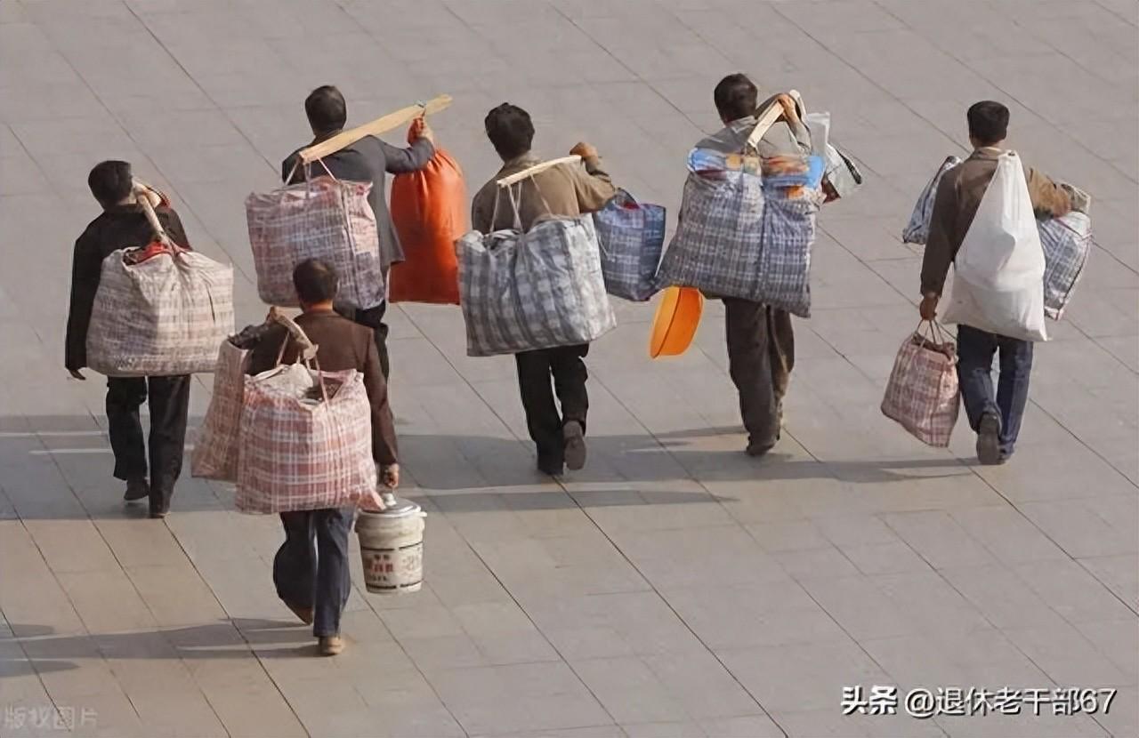 才大年初二我村里就有11人离家回城返程潮为何越来越早