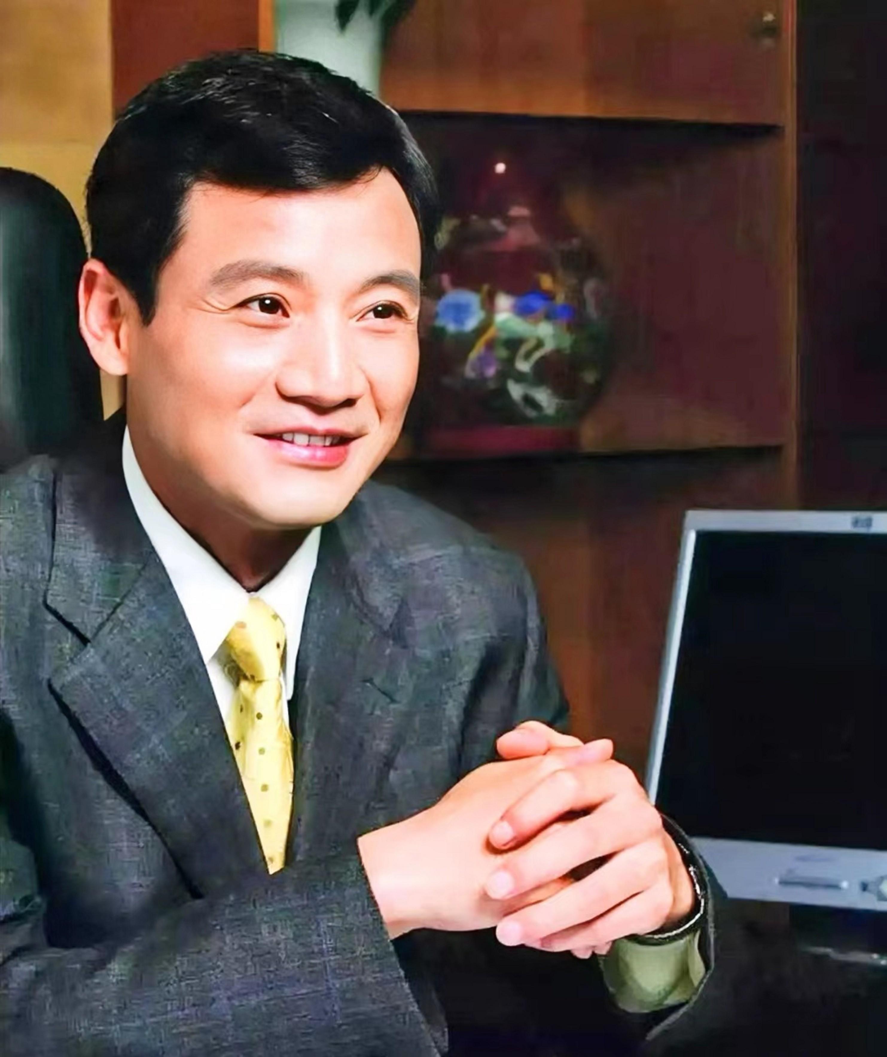 江苏栖霞英才郭金东从5万起家到510亿营收缔造金浦传奇之路202401