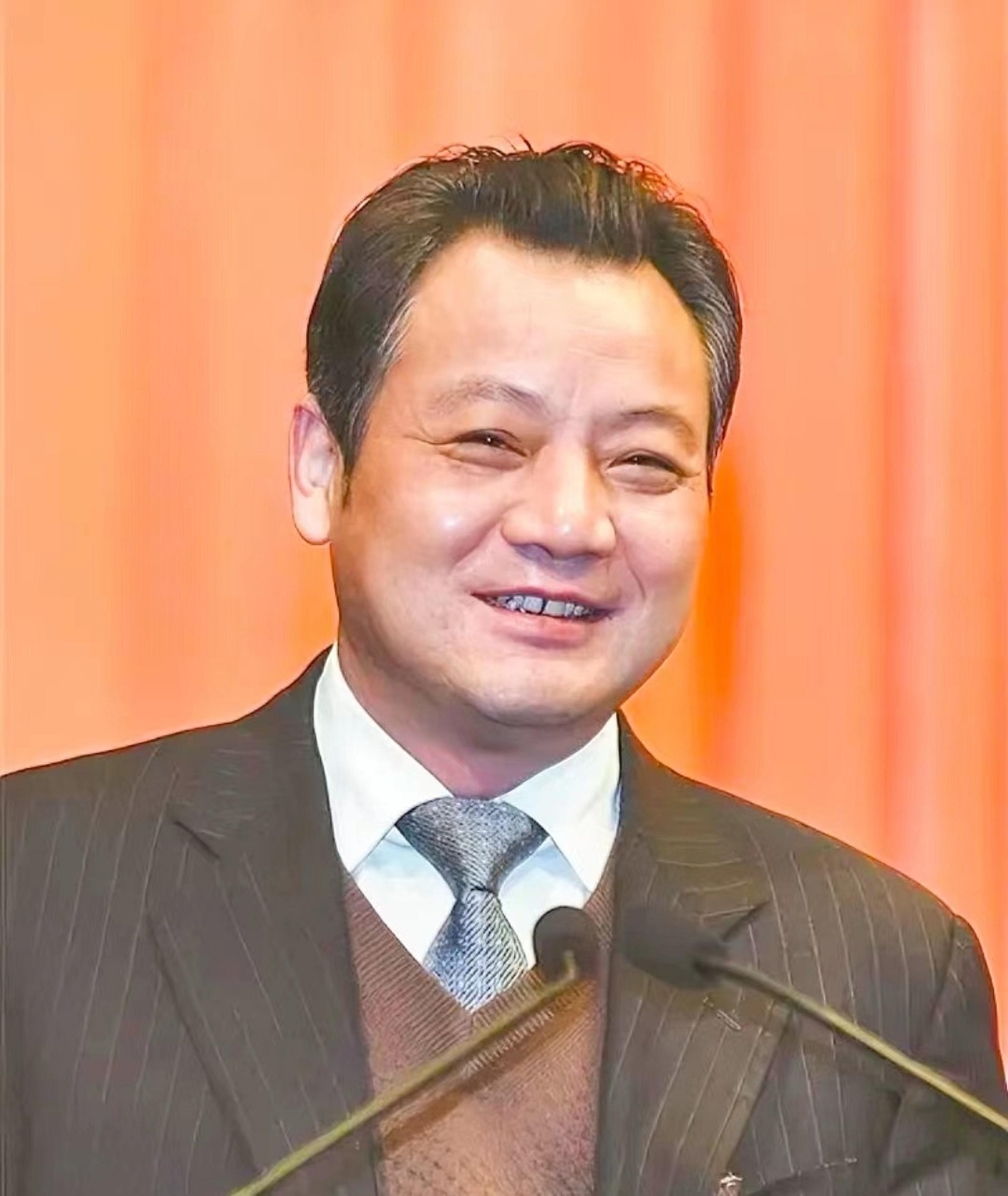 江苏栖霞英才郭金东从5万起家到510亿营收缔造金浦传奇之路202401