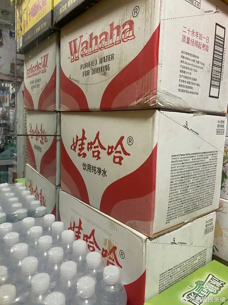 大家都说要喝娃哈哈纯净水,可是跑去小店一问,_农夫山泉(hk09633)股吧