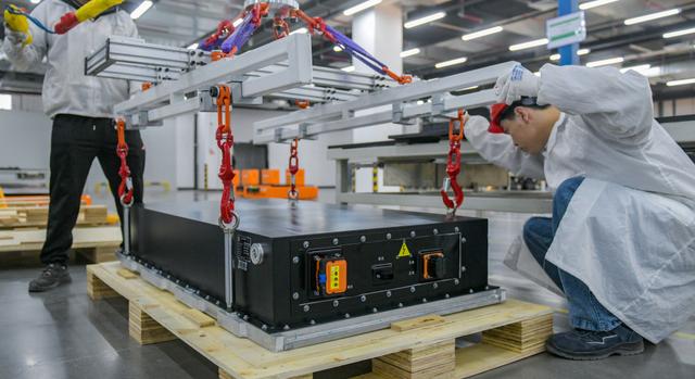 赣锋新型锂电池pack生产线忙交付国内最大固态电池生产基地现雏形