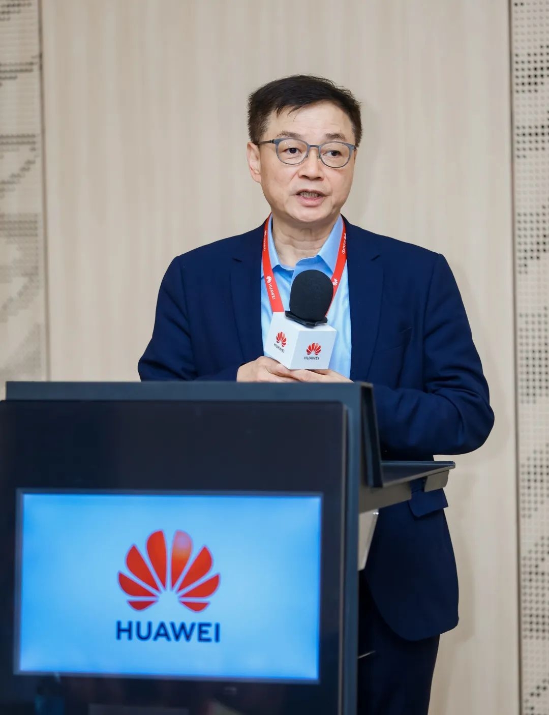 软通动力副总裁谢明礼,软通动力助理副总裁孙杨方案以华为技术底座和