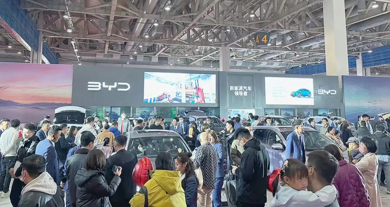 全球首家达成第700万辆新能源汽车下线比亚迪树立了全新的销量里程碑