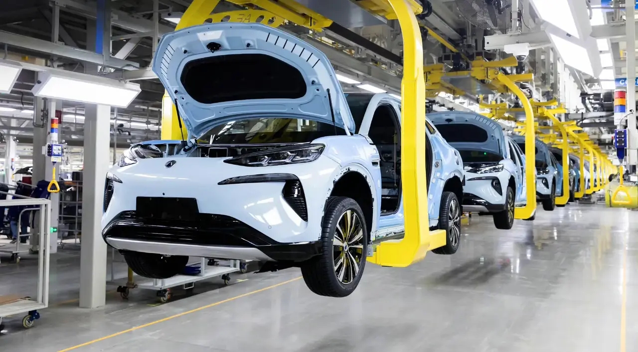 全球首家达成第700万辆新能源汽车下线比亚迪树立了全新的销量里程碑