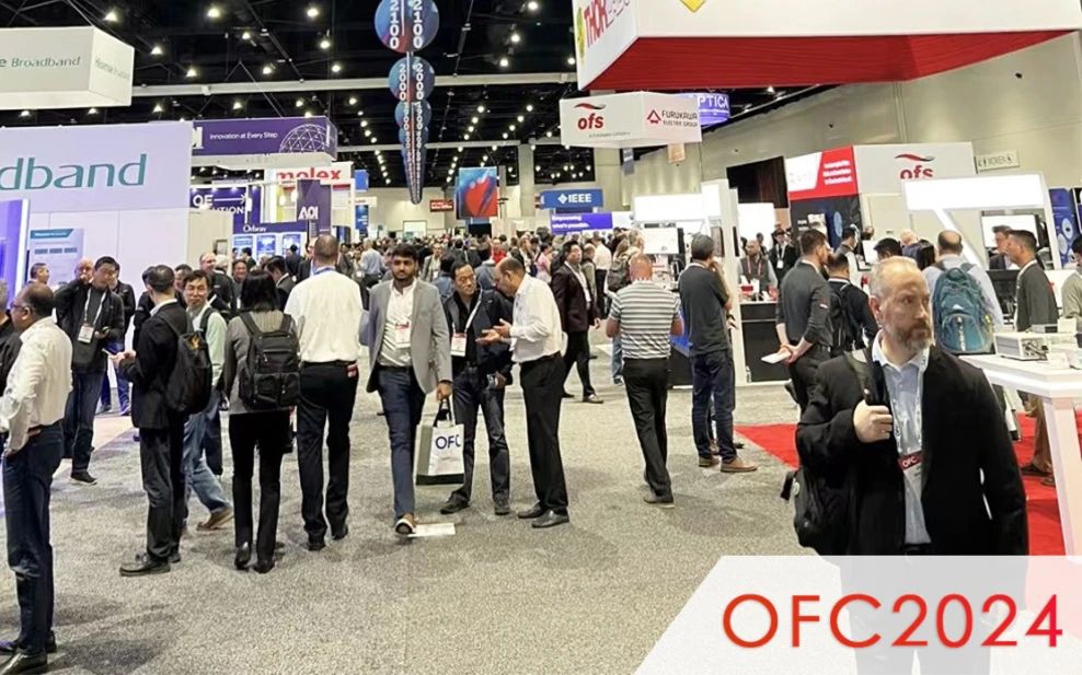 在本次展会上,公司特别聚焦展示了面向人工智能和数据中心应用800g