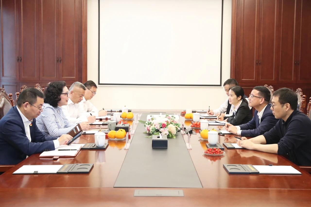 绍兴市副市长陈伟军率调研组走进万丰集团