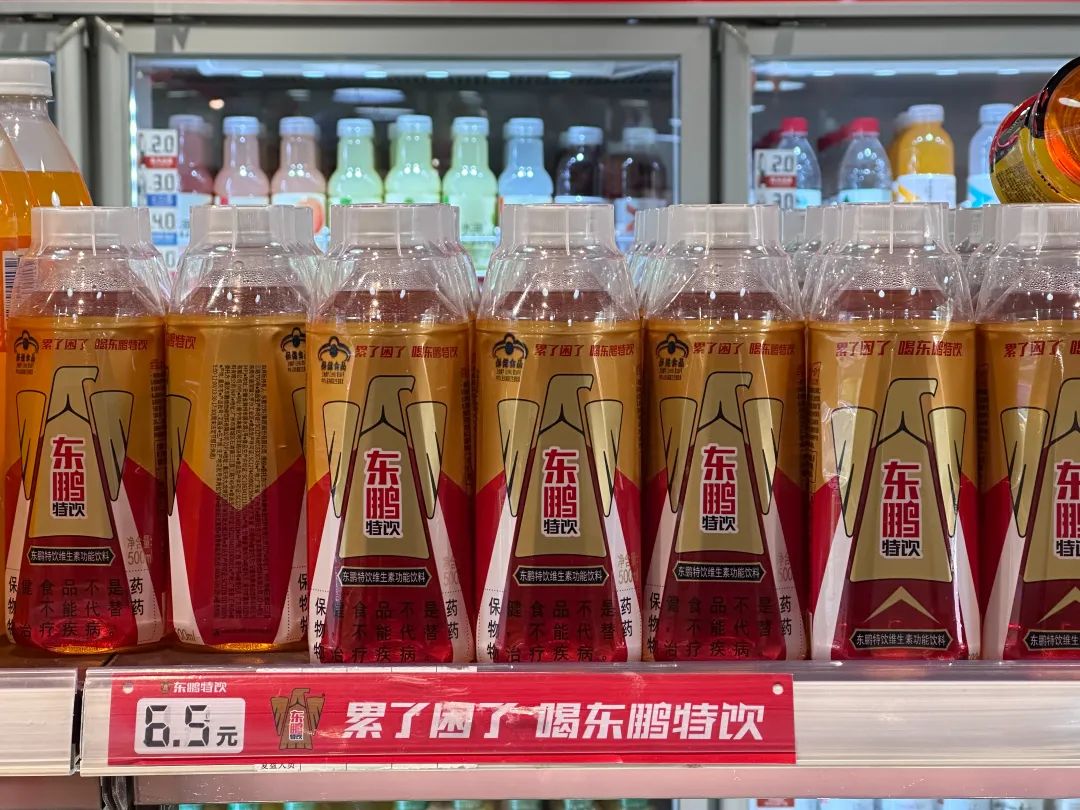 广告营销及仅约红牛一半价格的性价比优势,东鹏特饮在功能饮料市场