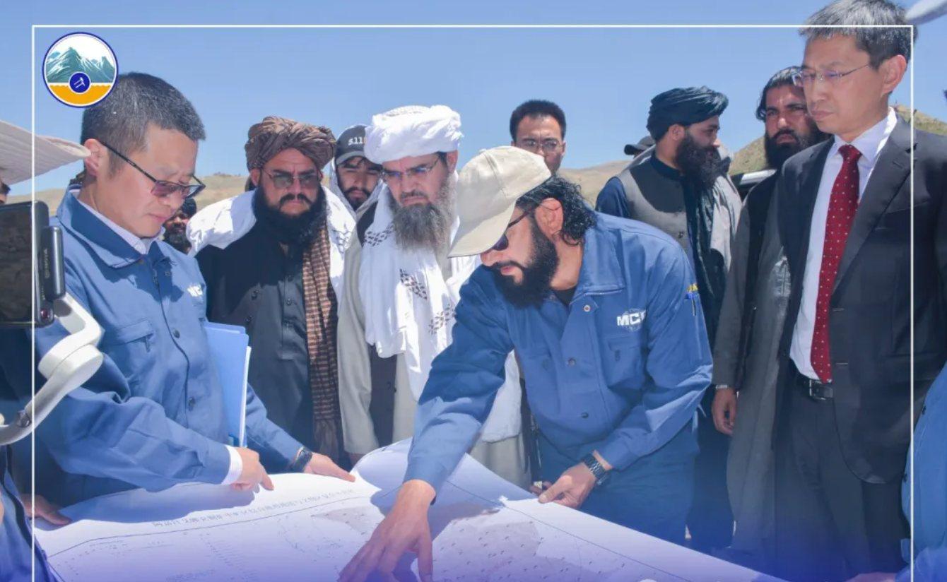 塔利班部长和中国大使共同视察中国企业艾娜克铜矿