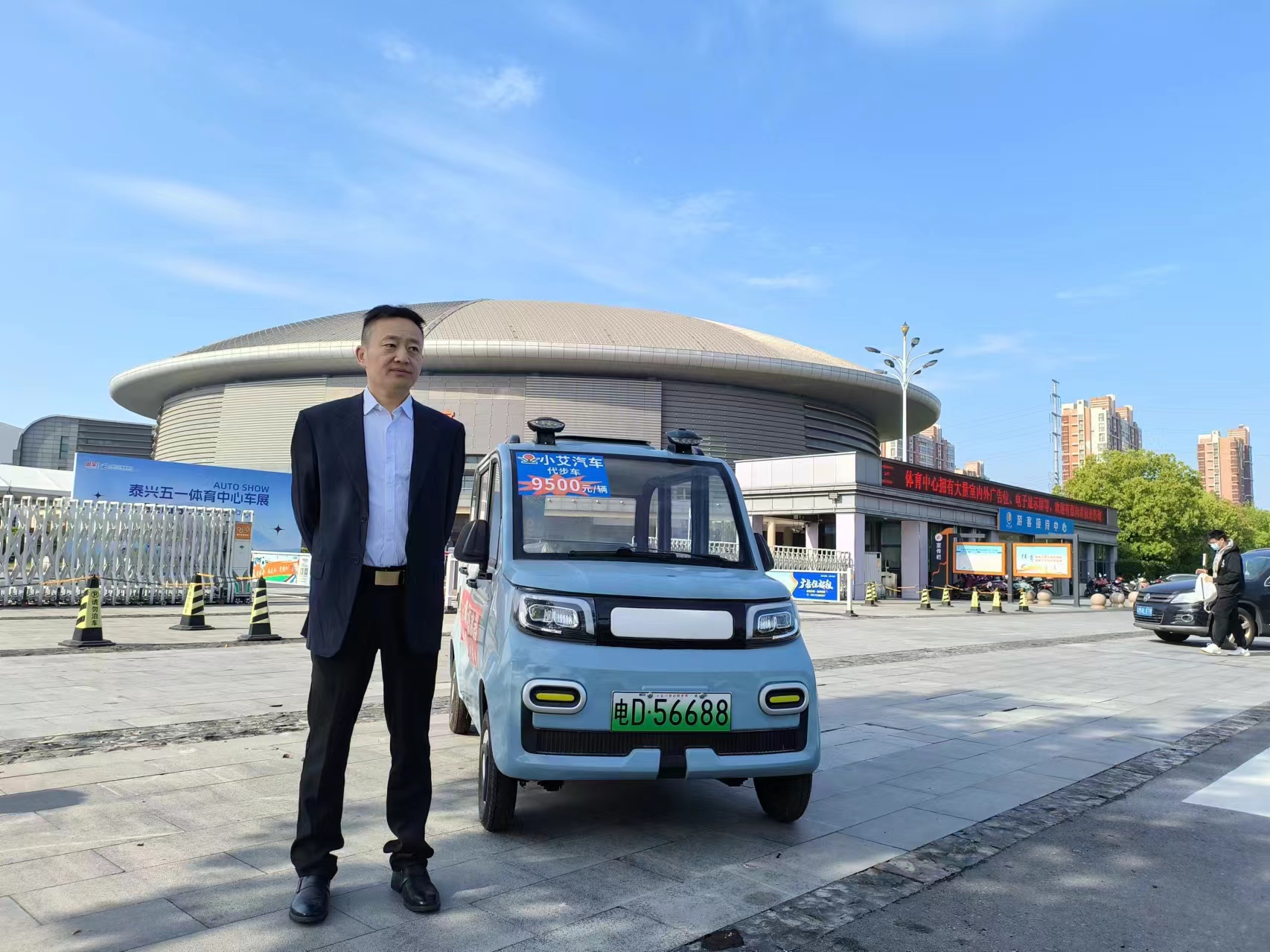 6.小米,凌云曾经联合仿制该二轮不倒翁汽车.中国第一个新