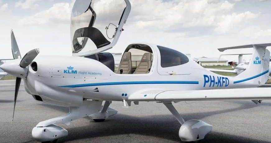 荷航飞行学院订购的总共 12 架 diamond da40 ng,前两架钻石飞机 da40