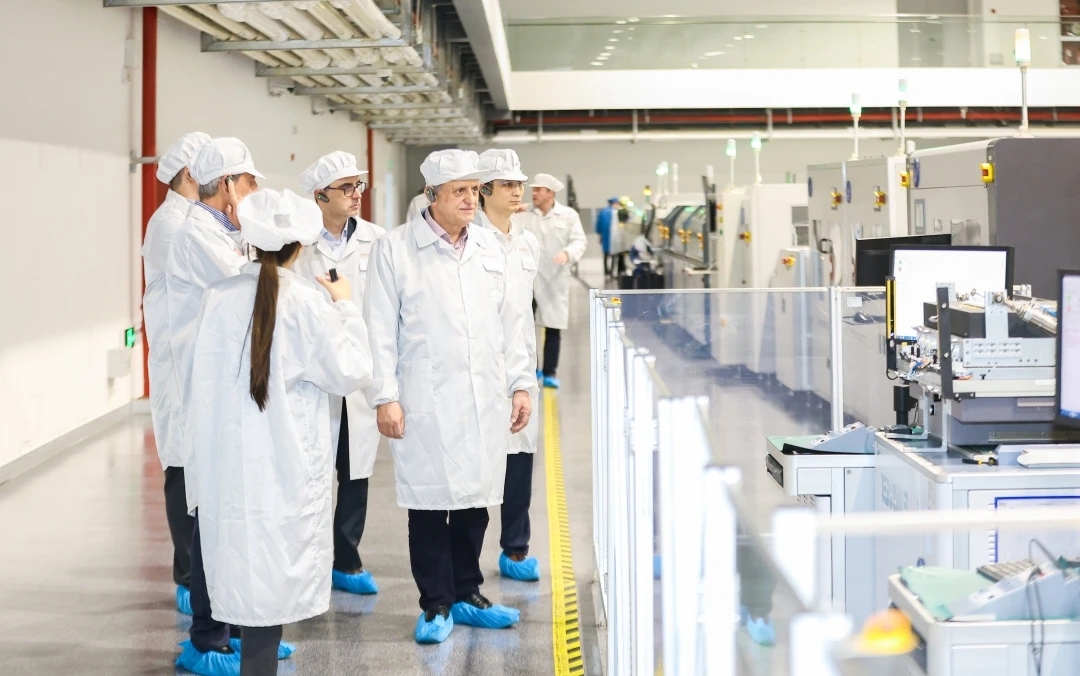 巴西因特尔布拉斯通讯电子工业公司董事长弗雷塔斯一行莅临紫光股份旗