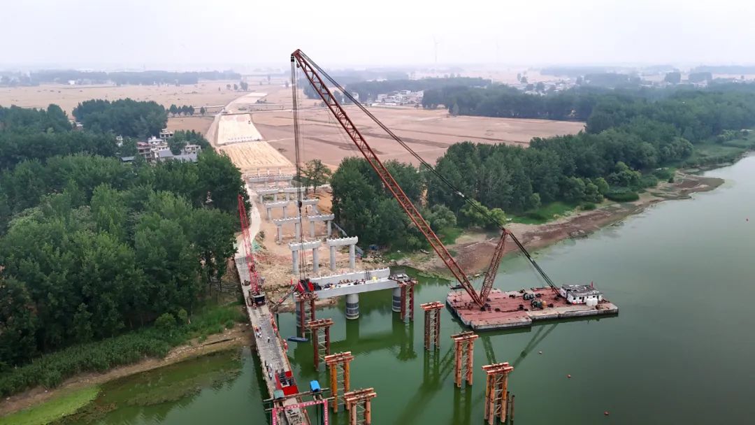 安徽建工铆足干劲忙生产 奋力夺取双过半