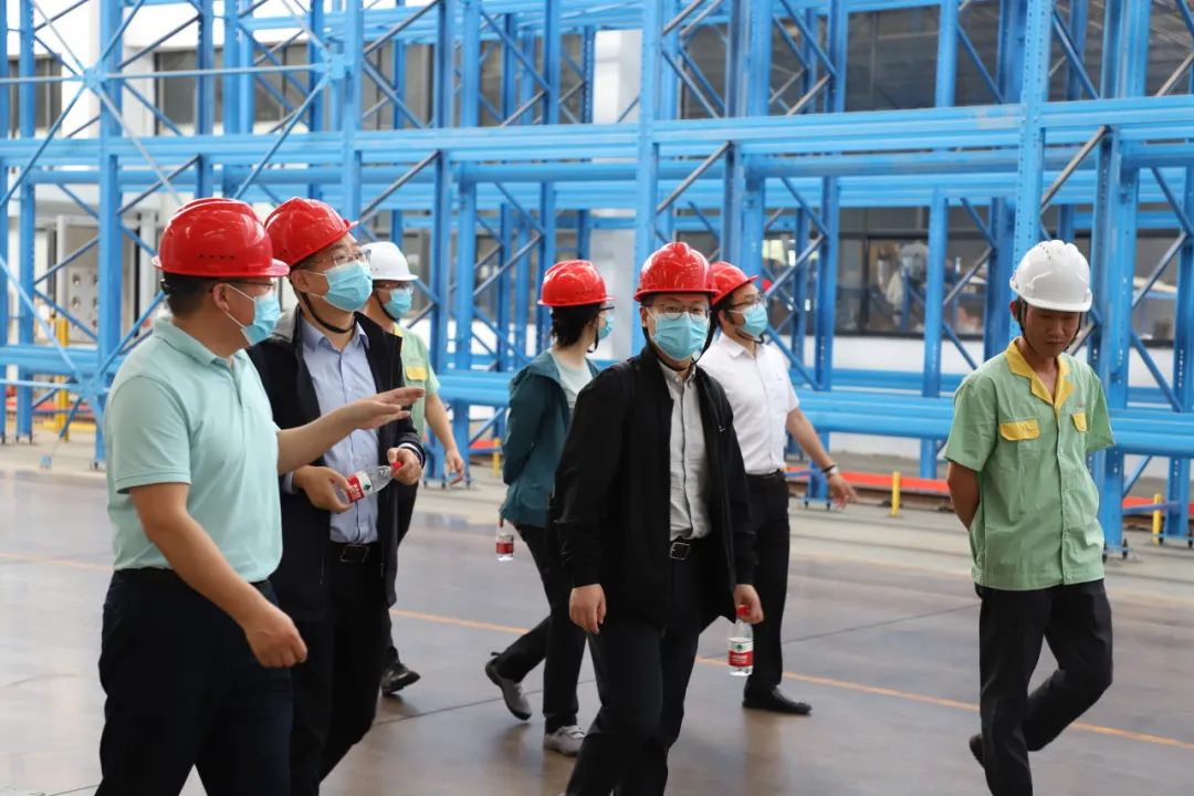 传艺钠电董事长邹伟民亲自接待并对融和元储领导们的到来表示热烈的