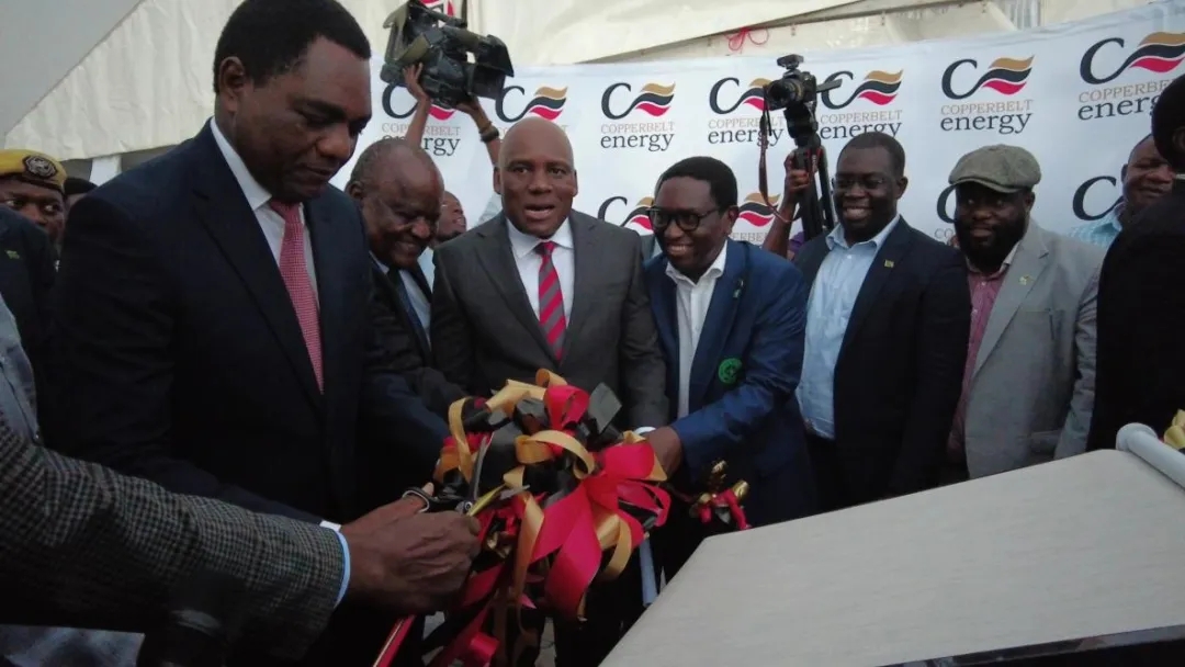 赞比亚总统哈凯恩德·希奇莱马(左一)为项目揭牌剪彩中国电建赞比亚伊