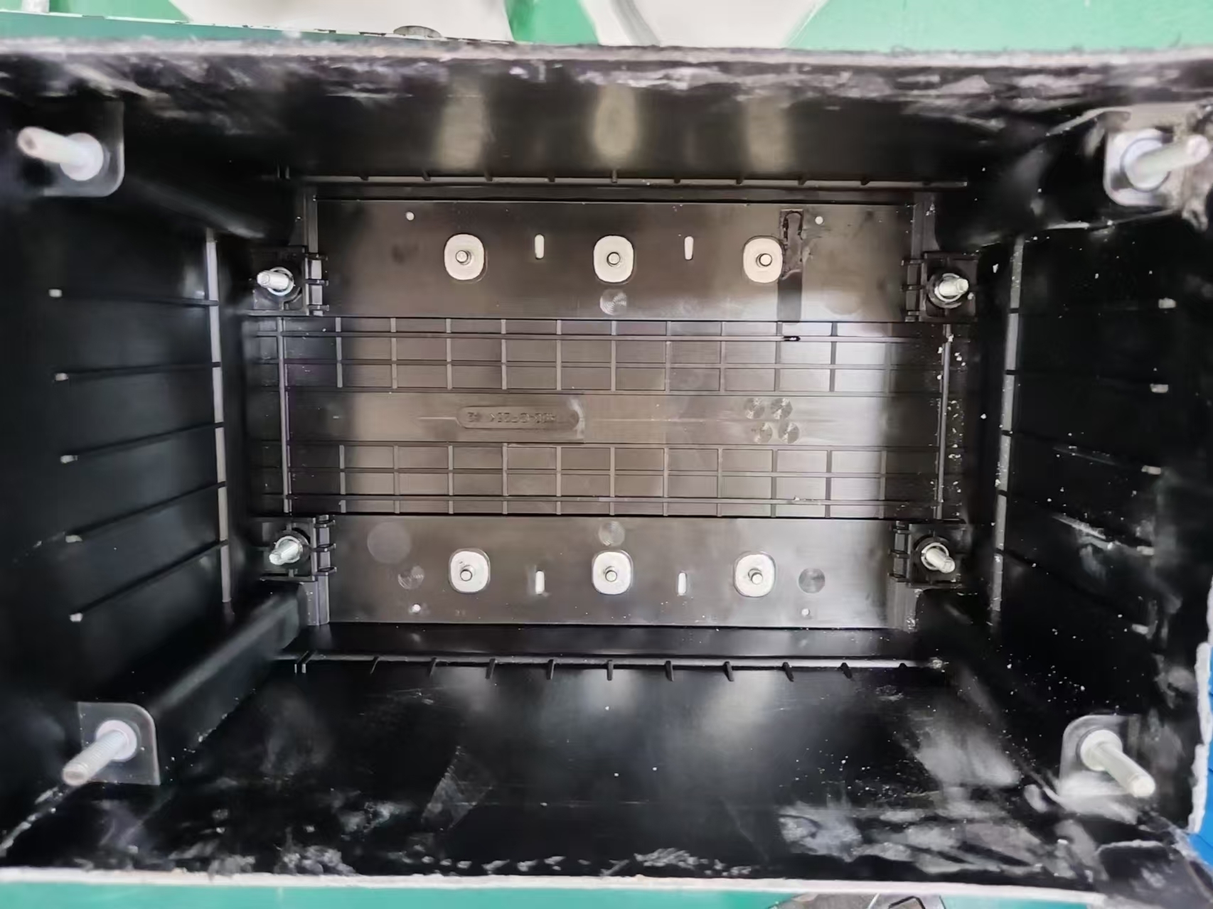 保时捷启动锂电池解剖图