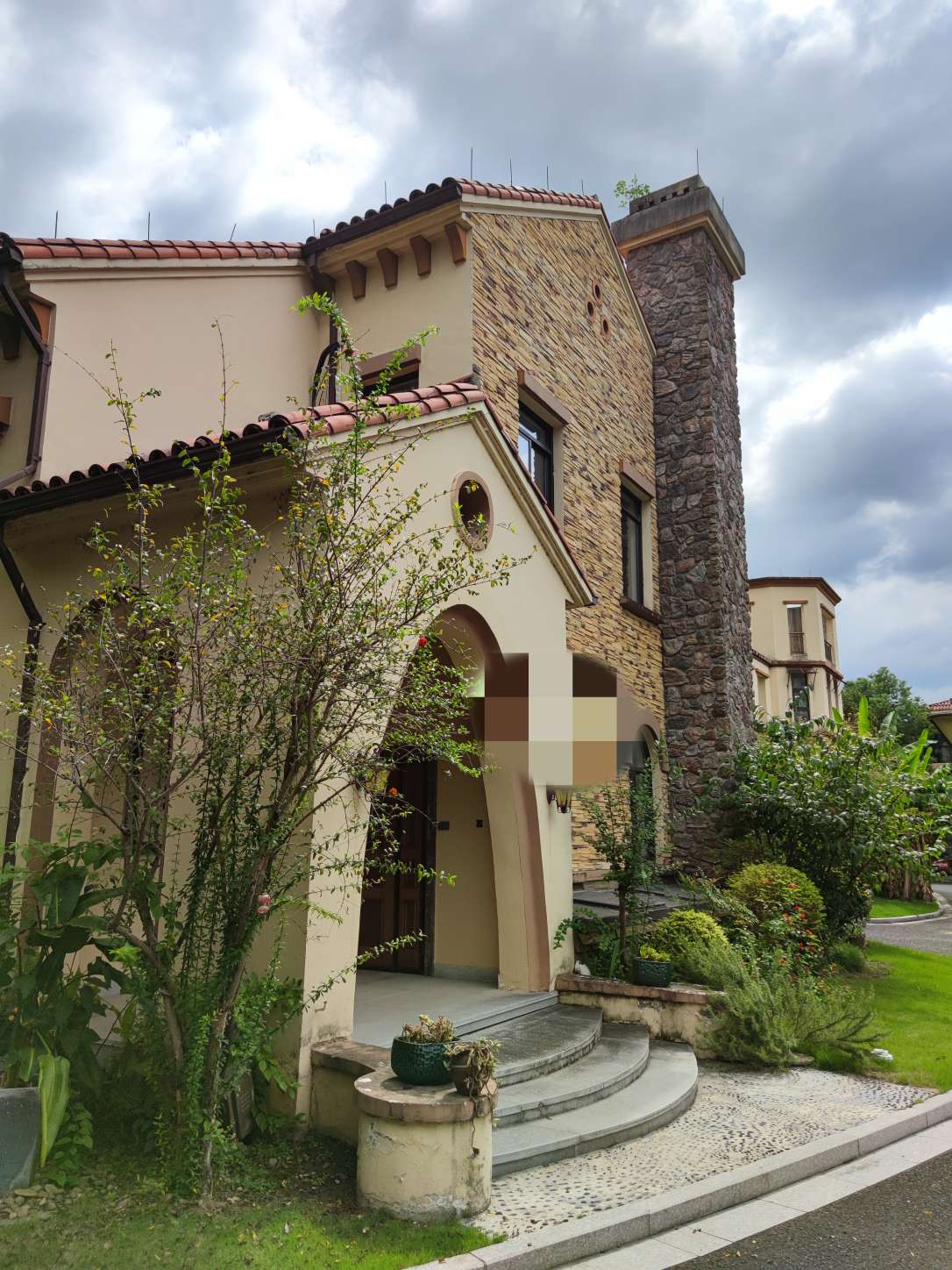 我飘了,居然来看朋友抵押的意式别墅