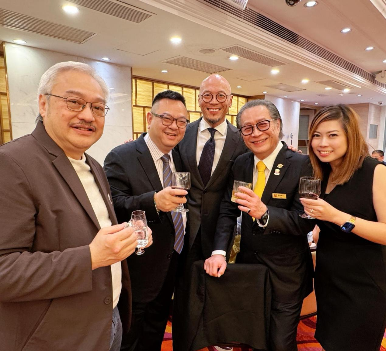 香港第一金平台：出席香港金银业贸易场体育康乐组第21届就职典礼在2025年10月_财富号_东方财富网