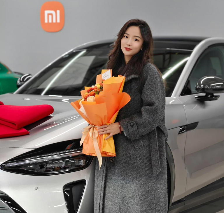 雷军亲自点赞！美女车主怒卖特斯拉Model 3换小米YU7！