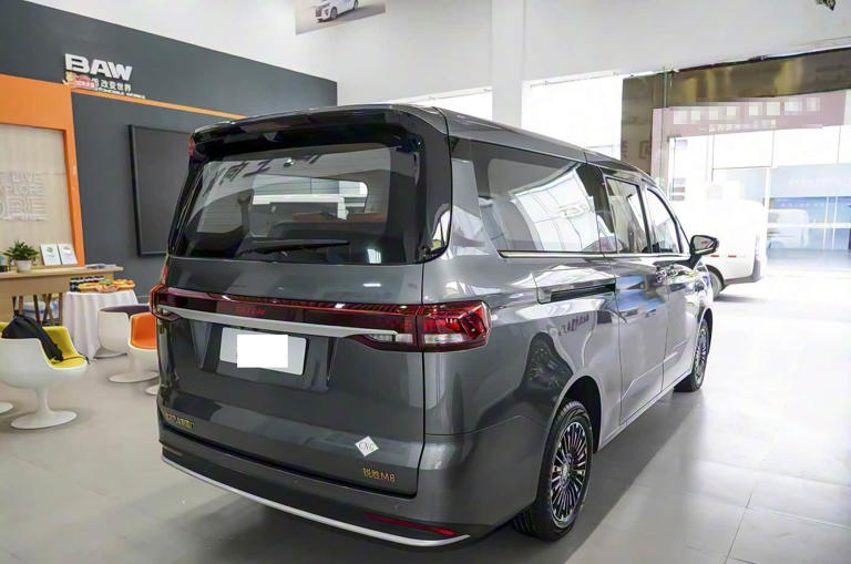亲民版“M8”定位大型MPV，优惠价12.98万起，轴距3米2+三种动力