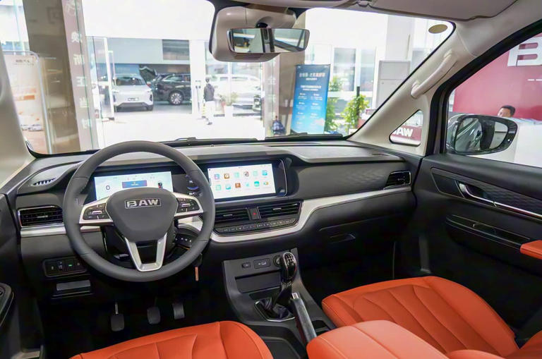 亲民版“M8”定位大型MPV，优惠价12.98万起，轴距3米2+三种动力